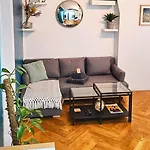 Lovely Flat Abbesses Center - Paris Montmartre