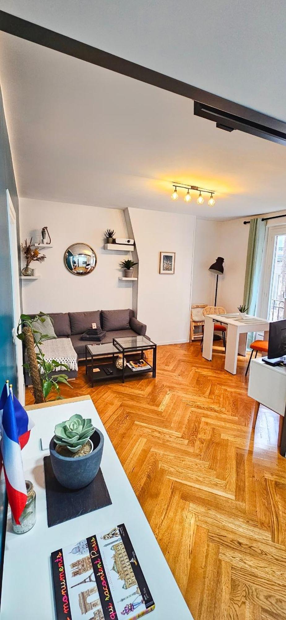 Lovely Flat Abbesses Center - Montmartre *